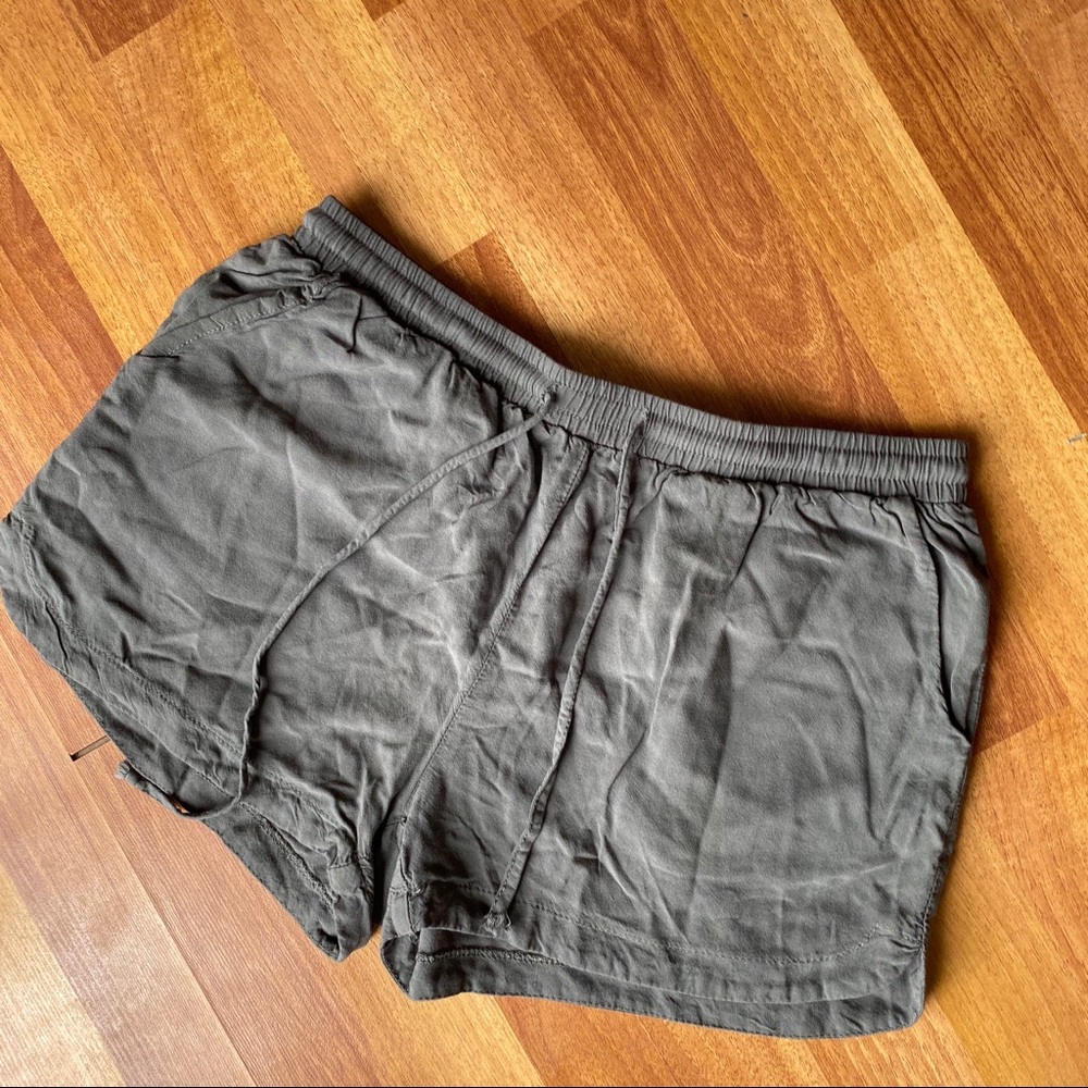SHORTS - Picture 4 of 6